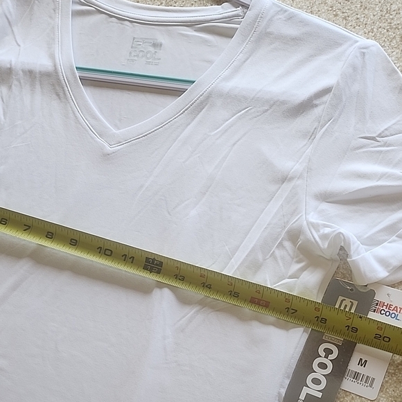 32 Degrees White V-Neck Tee Size M Short Sleeve Top - Picture 6 of 10